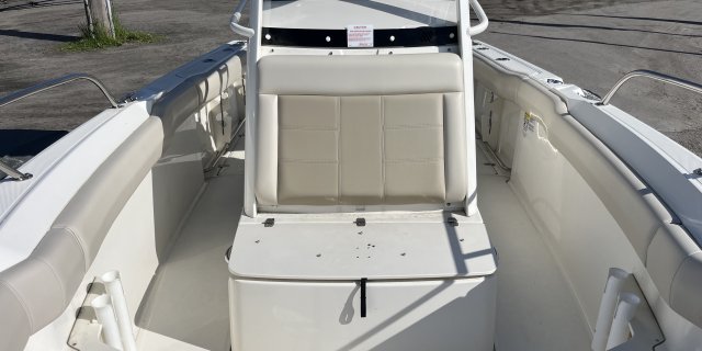 2019 Boston Whaler 230 OUTRAGE / 23OUT