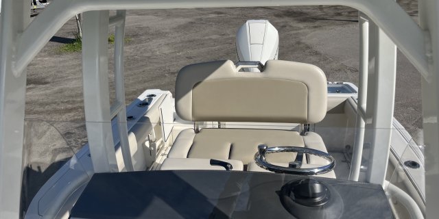 2019 Boston Whaler 230 OUTRAGE / 23OUT