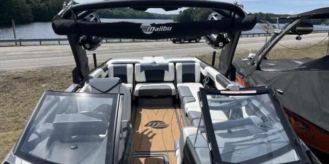 2019 Malibu 25LSV