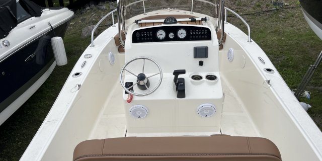 2022 Pioneer 80 ISLANDER