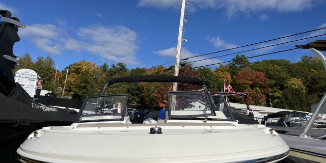 2025 Boston Whaler 210 VANTAGE / 21VNT