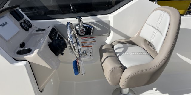 2025 Boston Whaler 210 VANTAGE / 21VNT