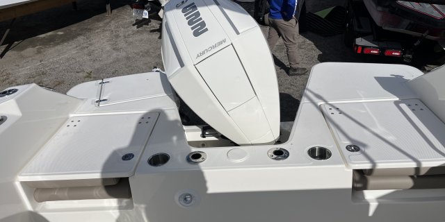 2025 Boston Whaler 210 VANTAGE / 21VNT