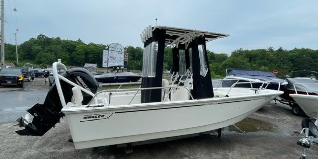 2022 Boston Whaler 19 MONTAUK