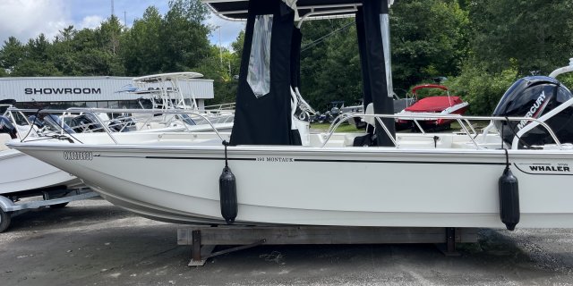 2022 Boston Whaler 19 MONTAUK