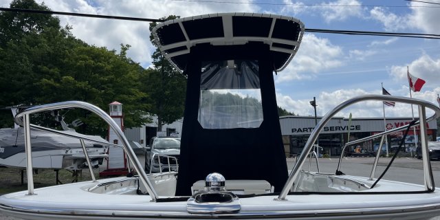 2022 Boston Whaler 19 MONTAUK