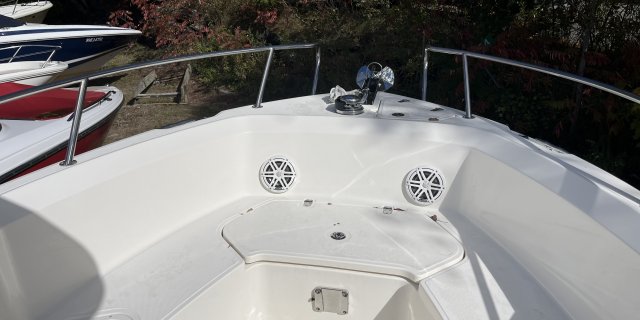 2025 Boston Whaler 230 OUTRAGE / 23OUT