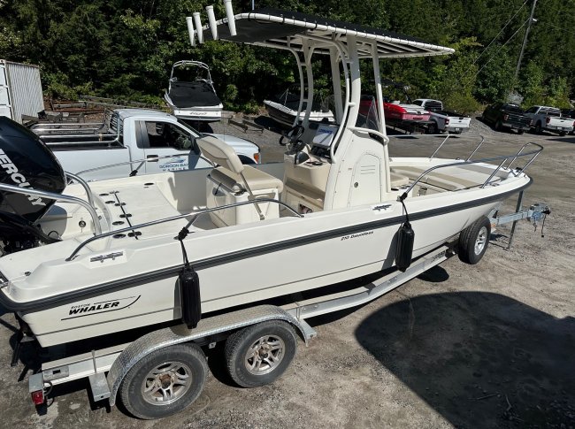 2018 Boston Whaler 210 DUNTLESS