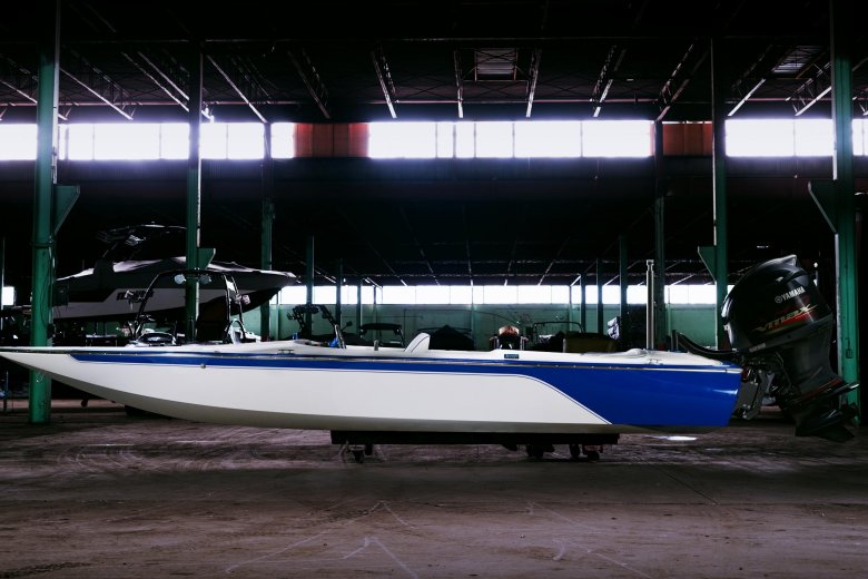 Profile Blue J-craft boat